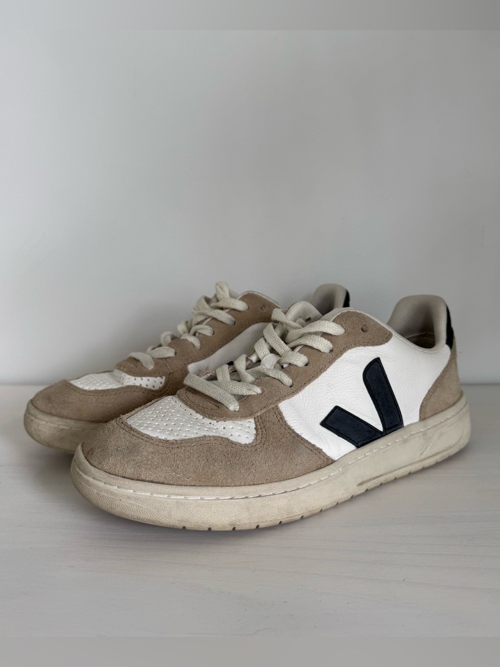 Veja V-10 White Black Sahara Low Top Sneakers Leather Suede EU 39 US Women's 8 - Picture 3 of 12